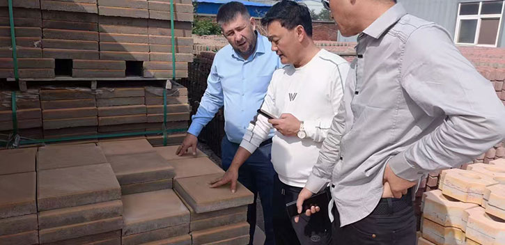 向客户介绍产品